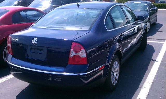 2003 Volkswagen Passat FWD 4dr Sport