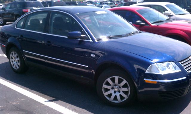 2003 Volkswagen Passat FWD 4dr Sport