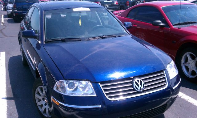 2003 Volkswagen Passat FWD 4dr Sport