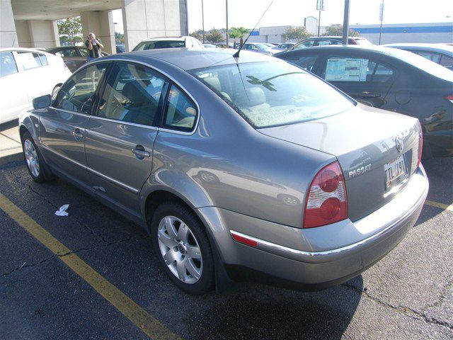 2003 Volkswagen Passat SE Crew Cab 4WD FFV
