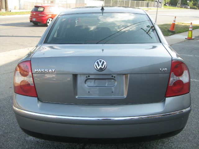 2003 Volkswagen Passat SE Crew Cab 4WD FFV