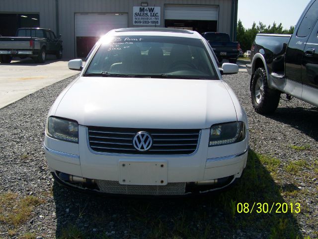 2003 Volkswagen Passat FWD 4dr Sport