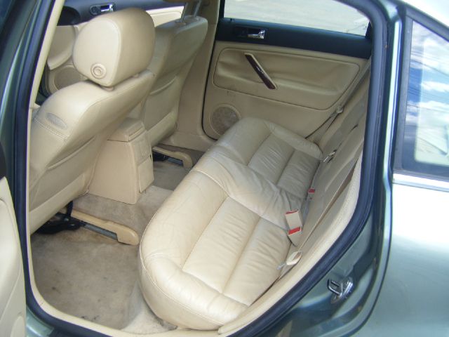 2003 Volkswagen Passat LS W/leather Seats