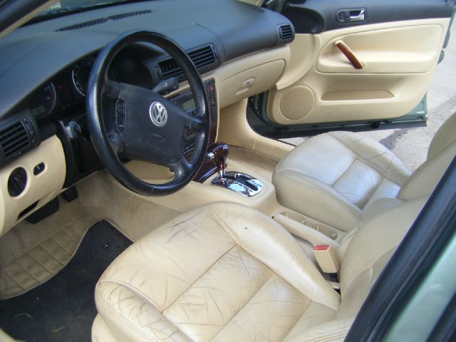 2003 Volkswagen Passat LS W/leather Seats