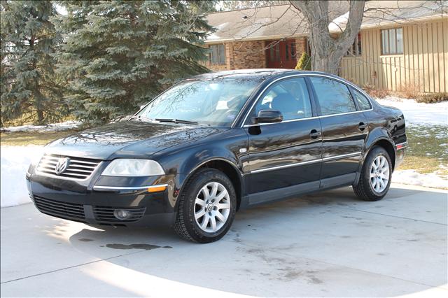 2003 Volkswagen Passat FWD 4dr Sport