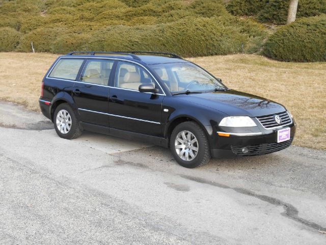 2003 Volkswagen Passat FWD 4dr Sport