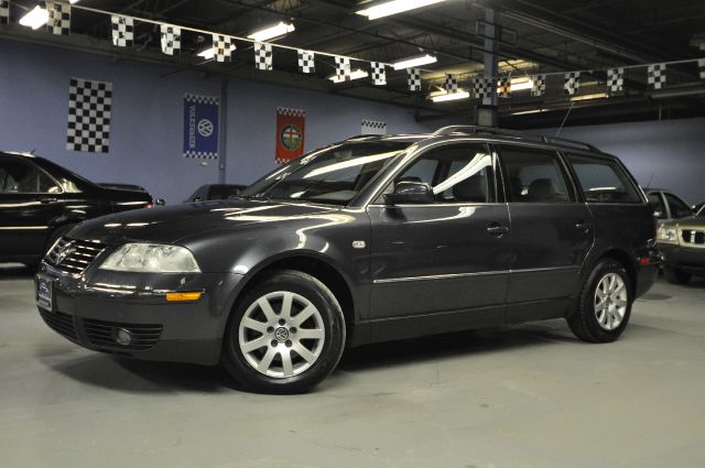 2003 Volkswagen Passat FWD 4dr Sport