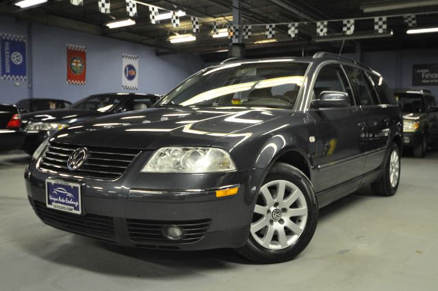 2003 Volkswagen Passat FWD 4dr Sport
