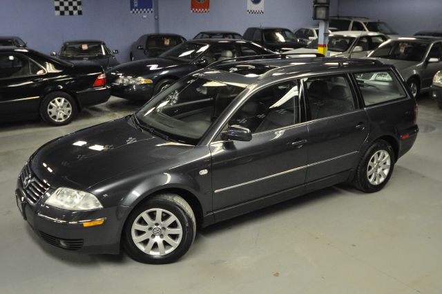 2003 Volkswagen Passat FWD 4dr Sport
