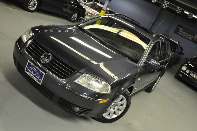 2003 Volkswagen Passat FWD 4dr Sport