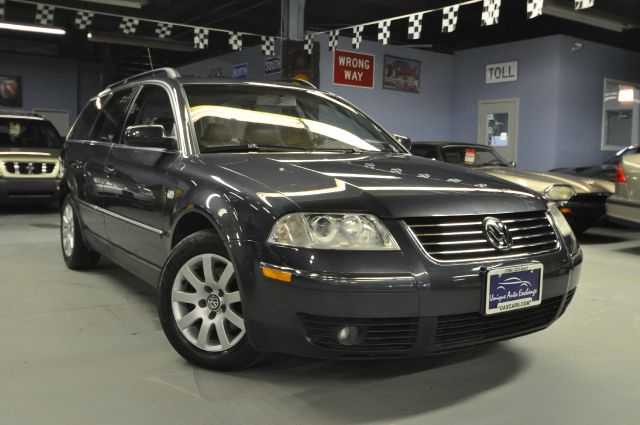2003 Volkswagen Passat FWD 4dr Sport