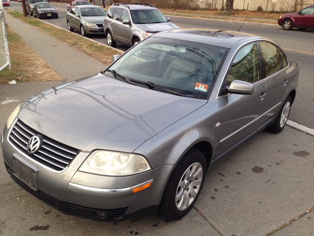 2003 Volkswagen Passat FWD 4dr Sport