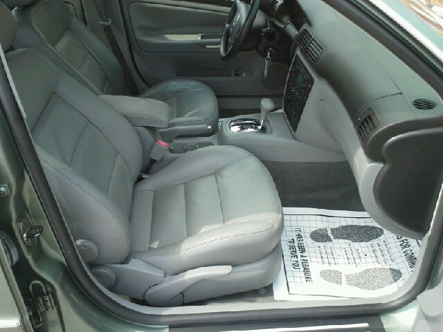 2003 Volkswagen Passat FWD 4dr Sport