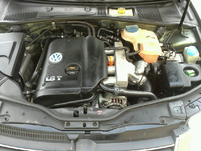 2003 Volkswagen Passat FWD 4dr Sport