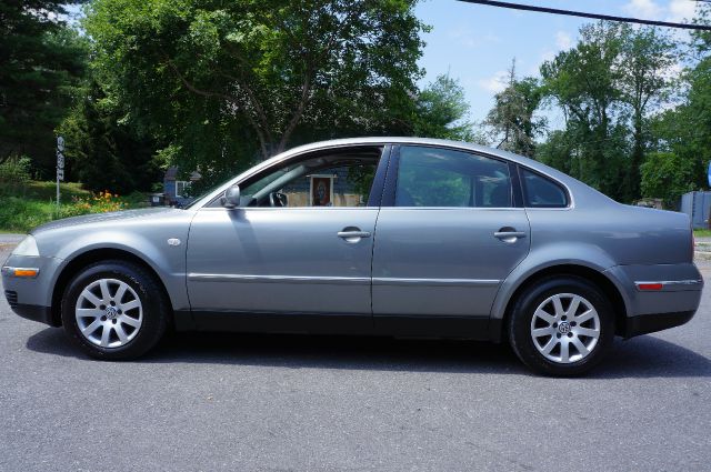 2003 Volkswagen Passat FWD 4dr Sport
