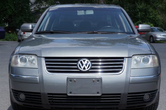 2003 Volkswagen Passat FWD 4dr Sport