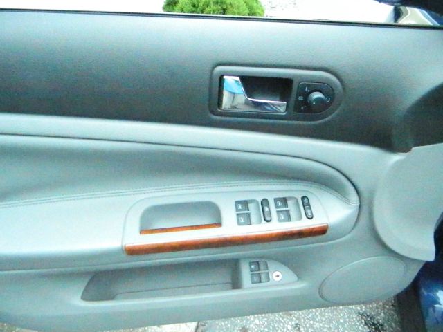 2003 Volkswagen Passat SE Crew Cab 4WD FFV