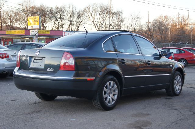 2003 Volkswagen Passat FWD 4dr Sport
