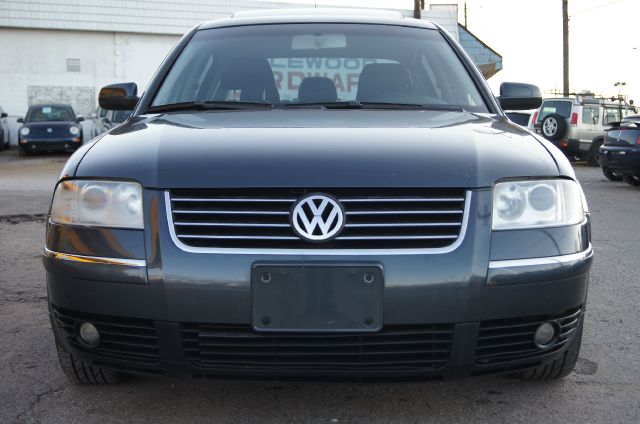 2003 Volkswagen Passat FWD 4dr Sport