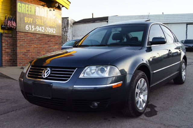 2003 Volkswagen Passat FWD 4dr Sport