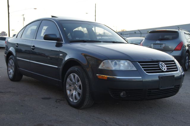 2003 Volkswagen Passat FWD 4dr Sport