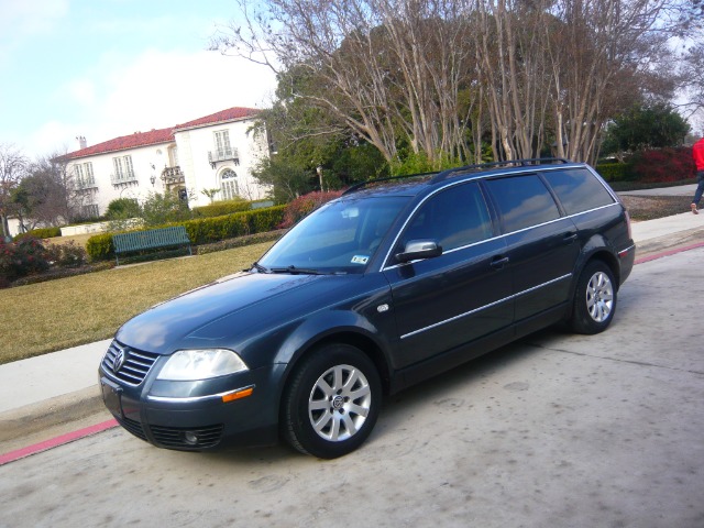 2003 Volkswagen Passat FWD 4dr Sport