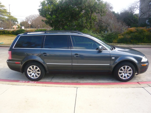 2003 Volkswagen Passat FWD 4dr Sport