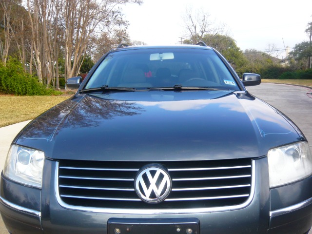 2003 Volkswagen Passat FWD 4dr Sport