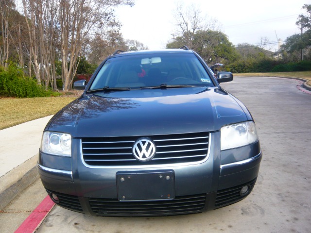 2003 Volkswagen Passat FWD 4dr Sport