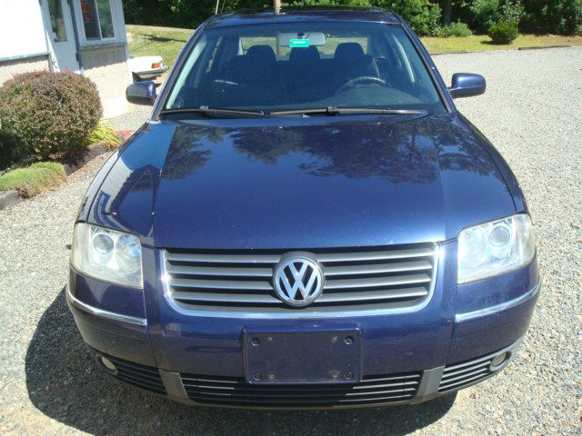 2003 Volkswagen Passat FWD 4dr Sport