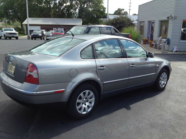 2003 Volkswagen Passat FWD 4dr Sport