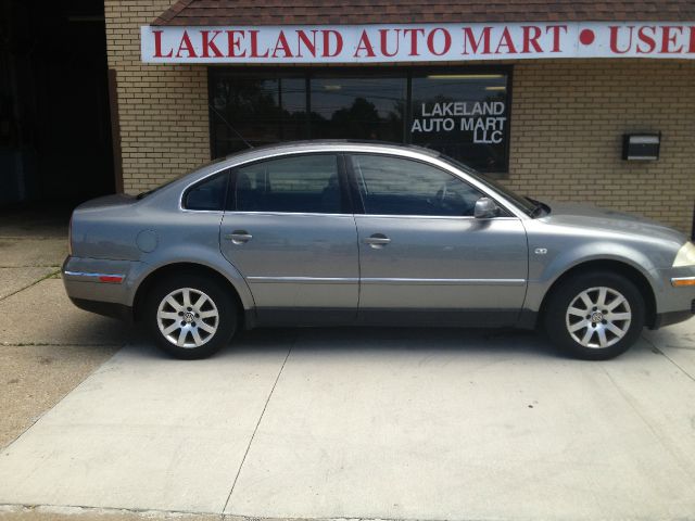 2003 Volkswagen Passat FWD 4dr Sport