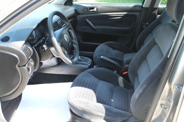 2003 Volkswagen Passat S Sedan