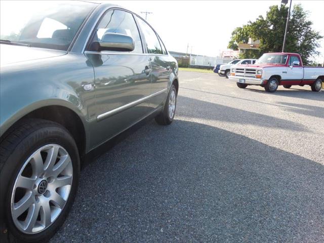 2003 Volkswagen Passat FWD 4dr Sport