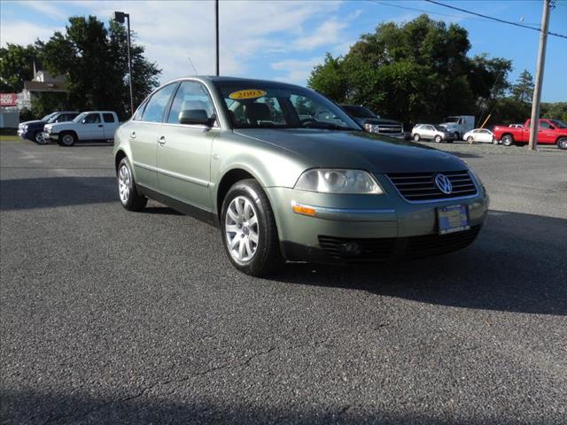2003 Volkswagen Passat FWD 4dr Sport