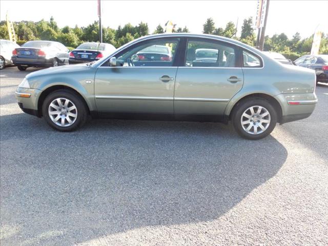 2003 Volkswagen Passat FWD 4dr Sport