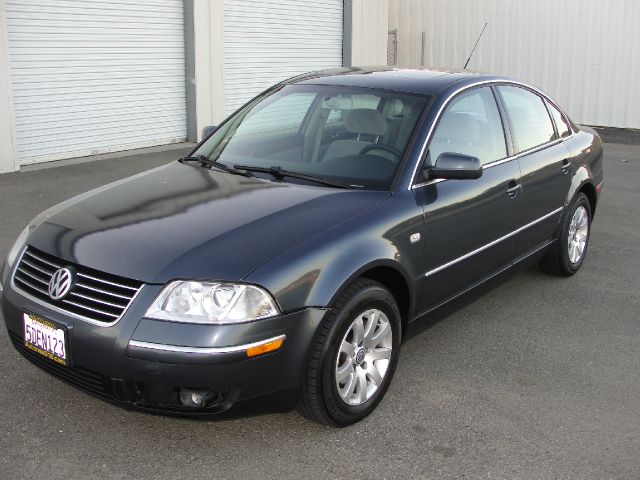 2003 Volkswagen Passat FWD 4dr Sport