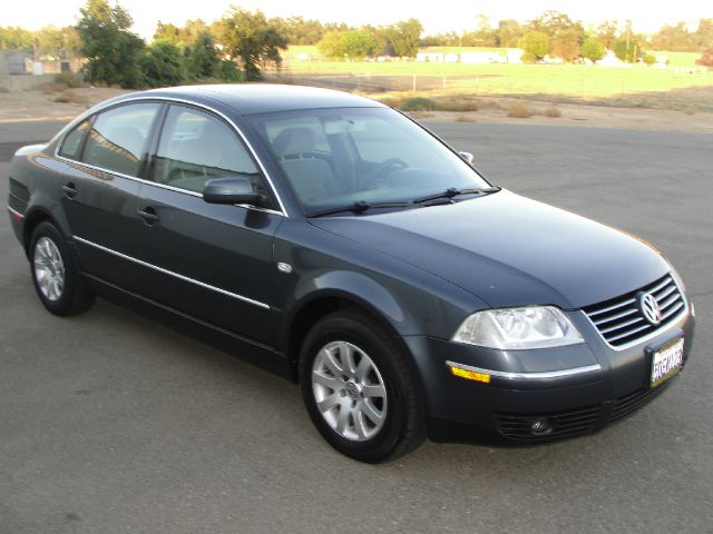 2003 Volkswagen Passat FWD 4dr Sport