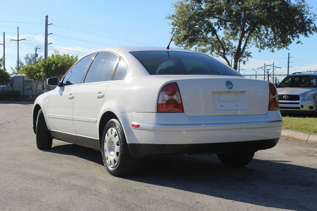 2003 Volkswagen Passat S Sedan