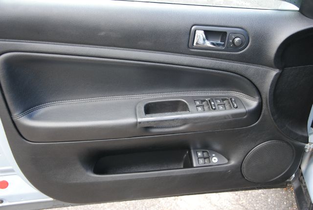 2003 Volkswagen Passat FWD 4dr Sport