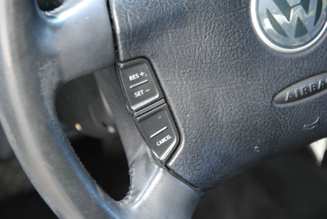 2003 Volkswagen Passat FWD 4dr Sport