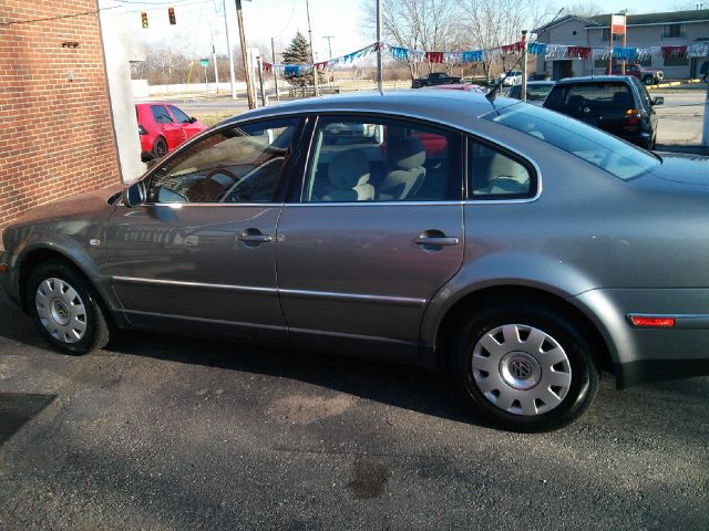 2003 Volkswagen Passat S Sedan