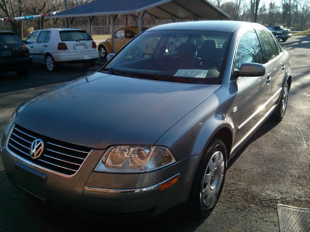 2003 Volkswagen Passat S Sedan