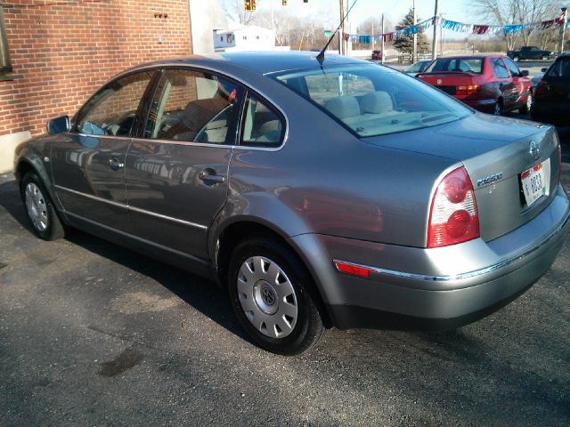 2003 Volkswagen Passat S Sedan