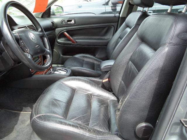 2003 Volkswagen Passat LS W/leather Seats