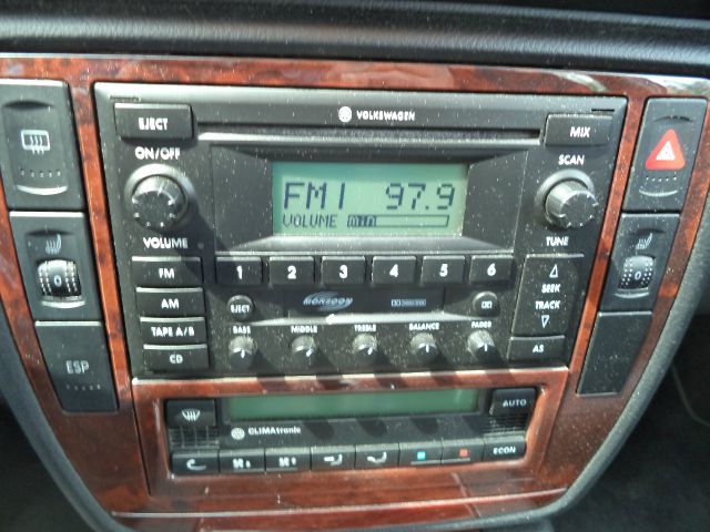 2003 Volkswagen Passat LS W/leather Seats