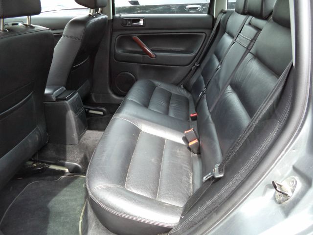 2003 Volkswagen Passat LS W/leather Seats