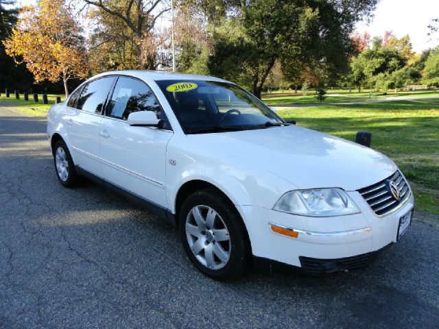 2003 Volkswagen Passat SE Crew Cab 4WD FFV