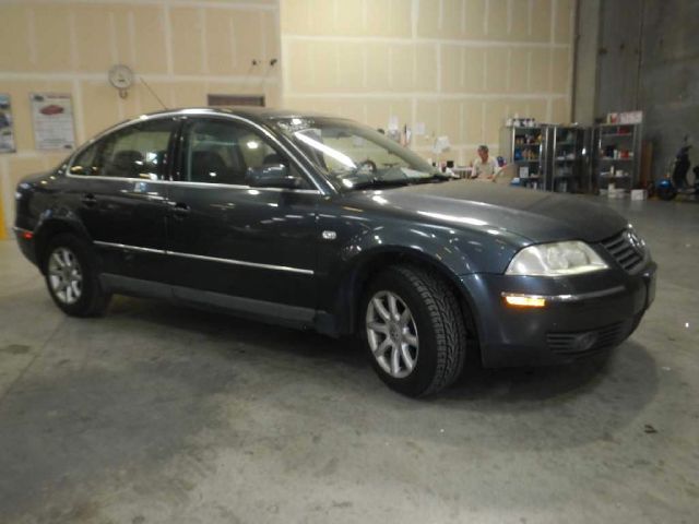 2004 Volkswagen Passat FWD 4dr Sport