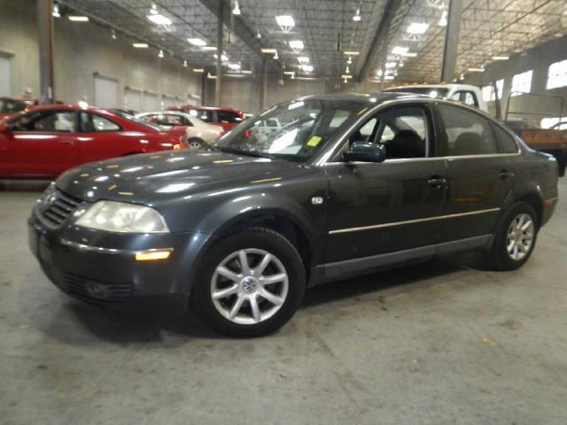 2004 Volkswagen Passat FWD 4dr Sport